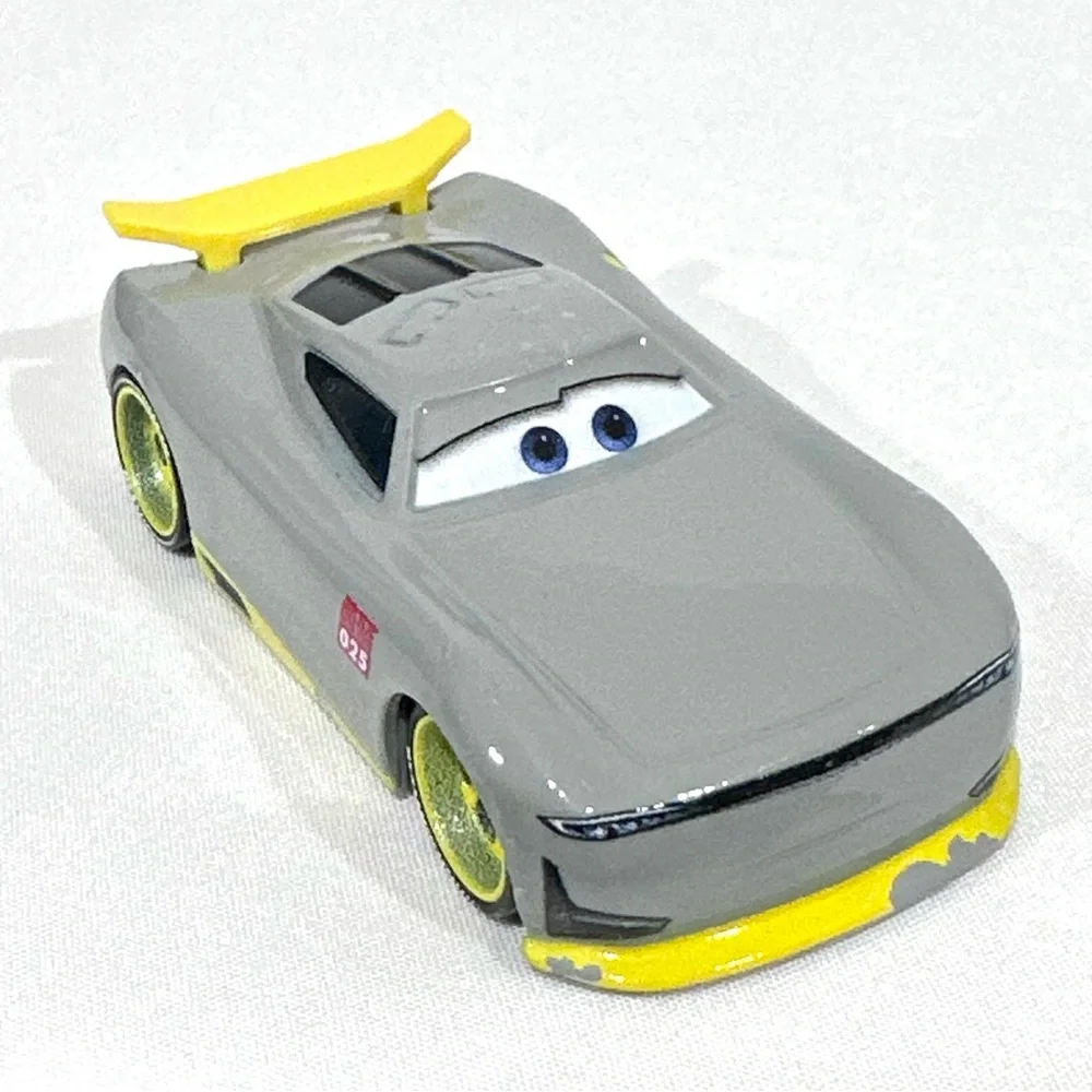 Disney Pixar Cars 3 Trainees Jae #94 & Ernesto #25 Die-cast Mattel